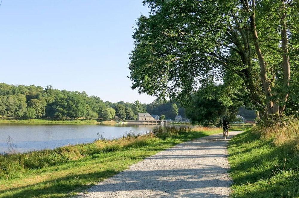 Отель Terres De France - Le Domaine Du Moulin Neuf Рошфор-ан-Тер Экстерьер фото